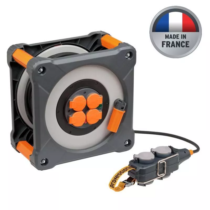 Reel cube 40 meters 3G2.5 BRENNENSTUHL Reel cube 40 meters 3G2.5 BRENNENSTUHL