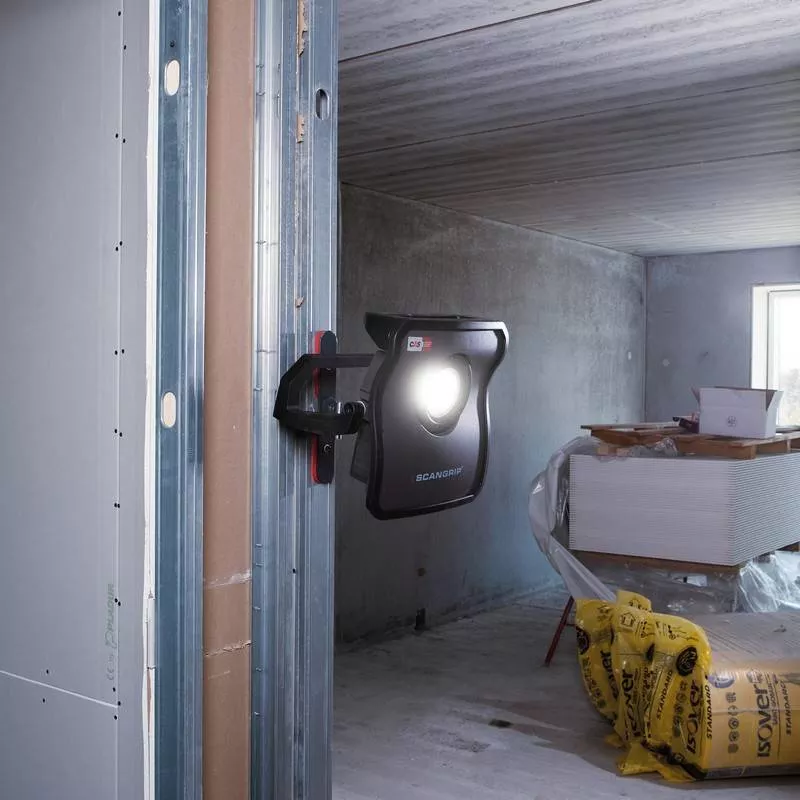 Large magnetic bracket for NOVA projectors