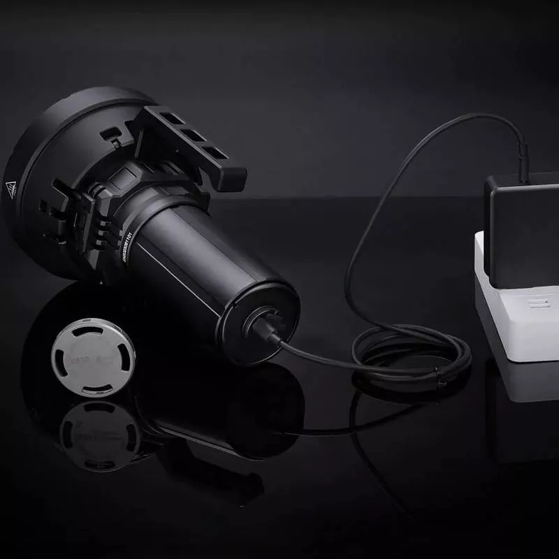 Lampe torche LED Imalent la plus puissante du monde