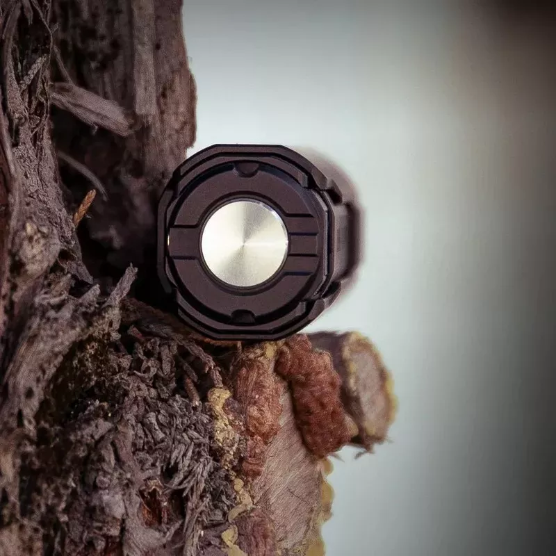 Linterna LED Imalent LD70 negra potente de 4000 lúmenes