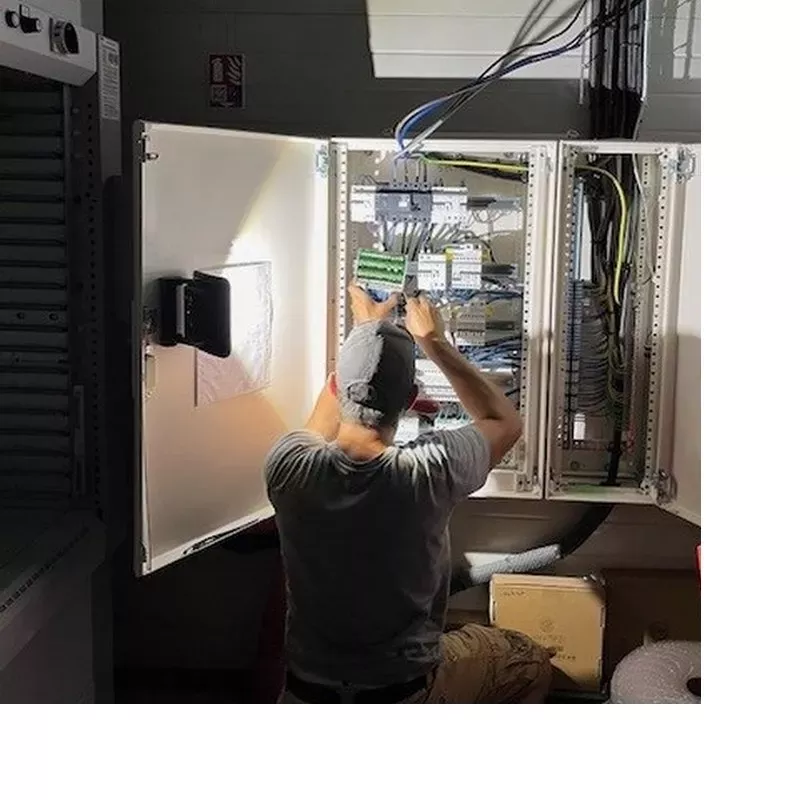 Proyector LED compacto K-Light SR2000-EVO de 2000 lúmenes de Prolutech